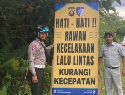 Tindak Lanjut Action Plan FKLL di Sanggau, Jasa Raharja dan Satlantas Pasang Rambu Peringatan Rawan Kecelakaan