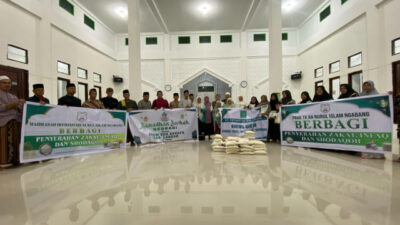 Gandeng Yayasan Nurul Islam, Peduli Yatim dan Dhuafa, PC Fatayat NU Landak Bagikan Zakat, Infaq, Sedekah di Beberapa Titik