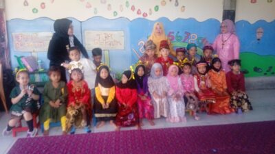 Peringati Hari Kartini, PAUD Al-Halim Desa Teluk Kapuas Gelar Lomba Fashion Show dan Mewarnai