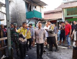 Tinjau Korban Kebakaran di Beting, Wako Edi Pastikan Bantuan Segera Disalurkan