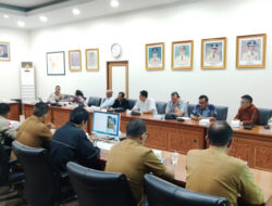 Audensi di Kantor Gubernur Kalbar Bahas Sengketa Lahan Pelanjau Jaya, Dr. Herman: Replanting Tanpa HGU adalah Pelanggaran