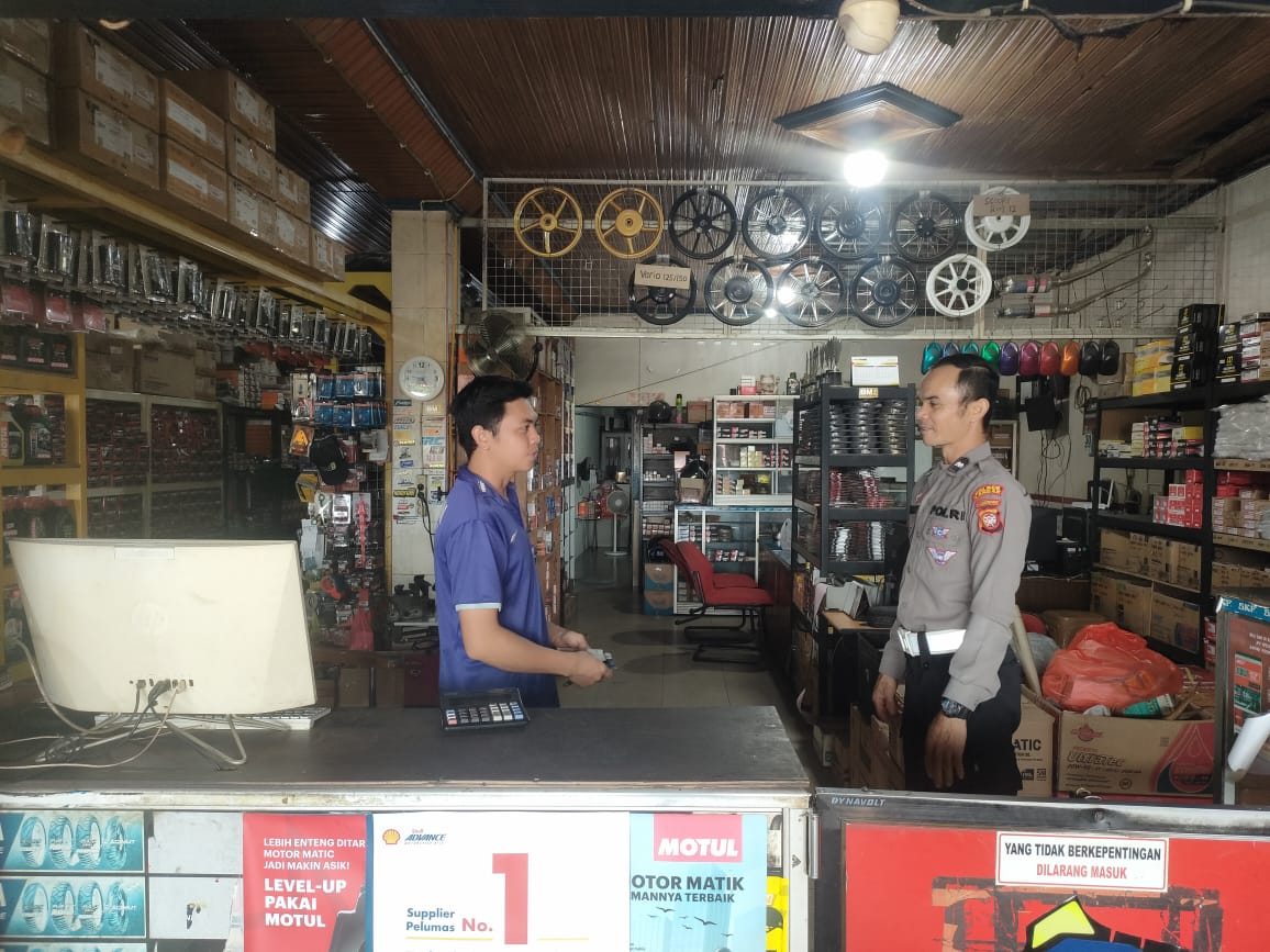 Patroli Dialogis Polsek Ngabang, Polisi Lebih Dekat dengan Warga Landak